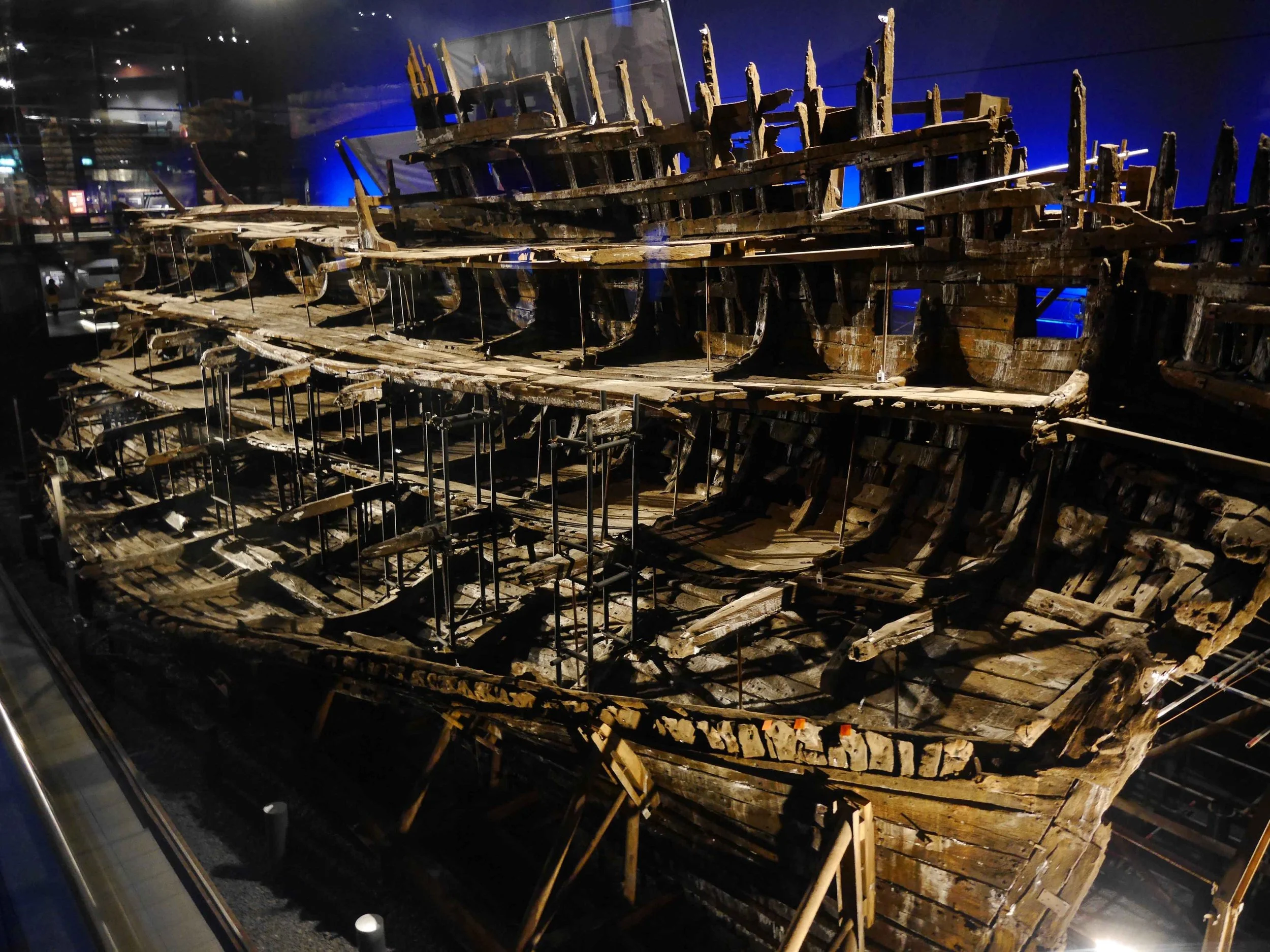 Mary Rose 船の船体破片の置物 David Gibbins — The Mary Rose (1545)